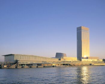 新潟県立万代島美術館